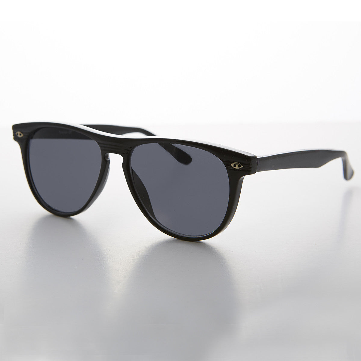 Sporty Racer Vintage Sunglass with Keyhole Bridge - Elvin