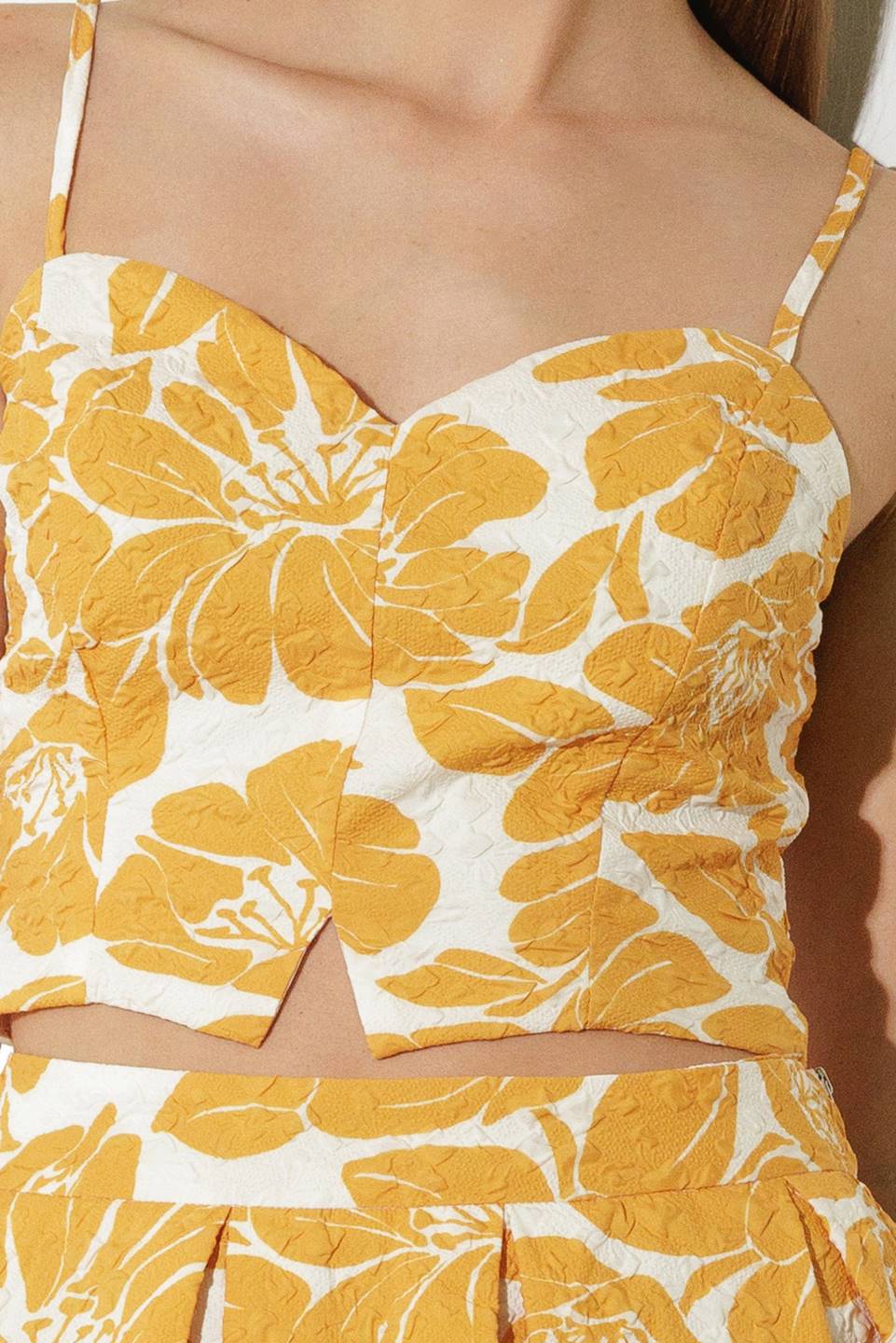 PLAIN OPTIMISM WOVEN CROP TOP