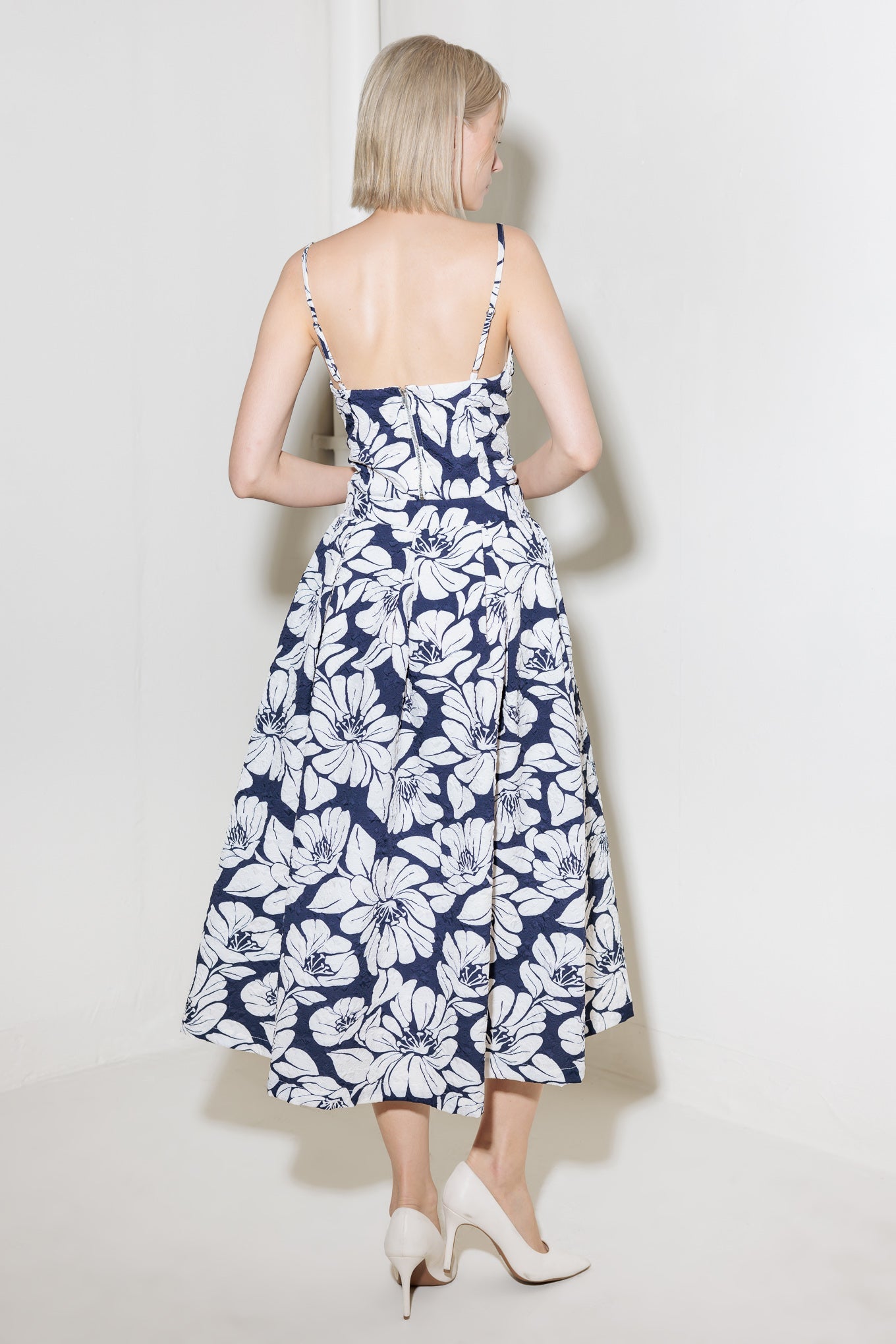 PLAIN OPTIMISM NAVY WOVEN CROP TOP