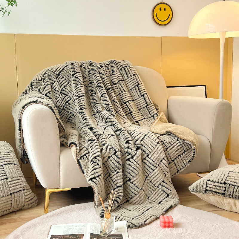 Luxury Faux Rabbit Fur Flannel Throw Blanket | 3CARATS