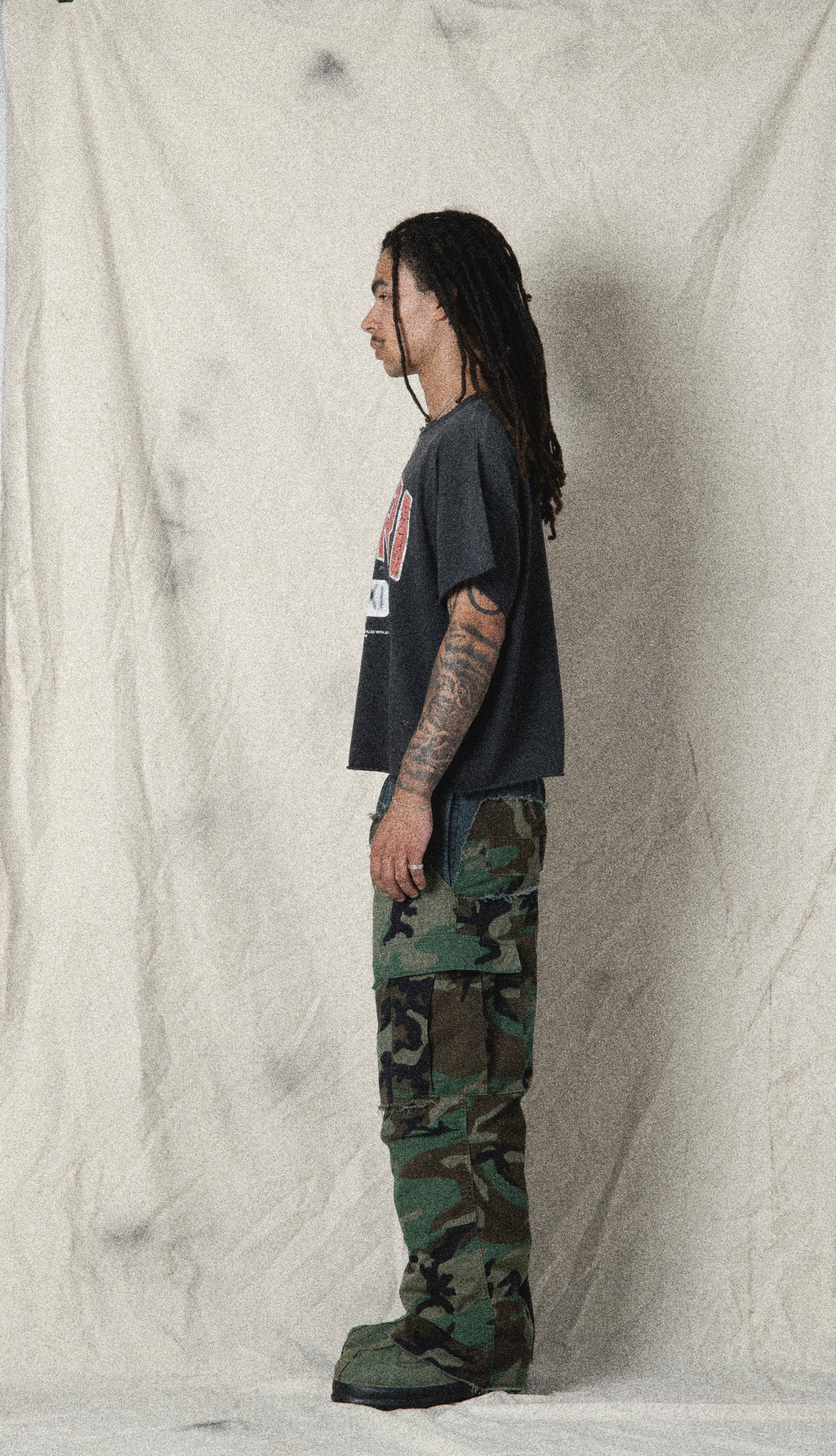 "NO EXIT" BOXY CROP TEE