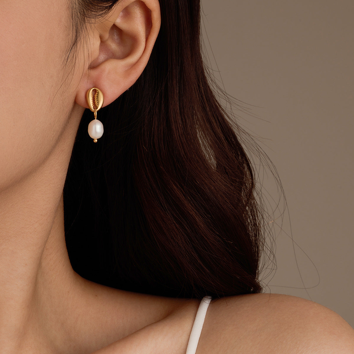 Electroplated 18K Gold Stainless Steel Crab Pincer Inlaid Freshwater Pearl Eardrops Stud Earrings High Grade Earrings