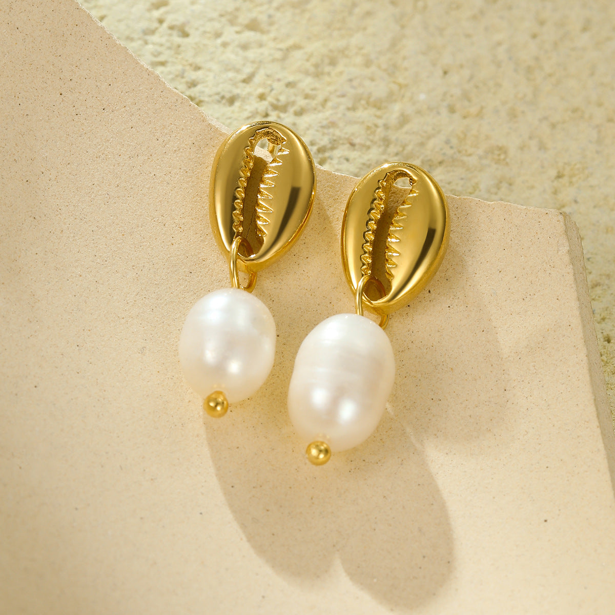 Electroplated 18K Gold Stainless Steel Crab Pincer Inlaid Freshwater Pearl Eardrops Stud Earrings High Grade Earrings