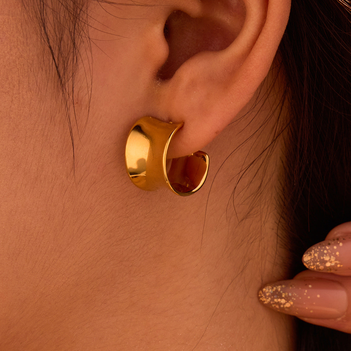 Niche Design Minimalist Wide Face Twisted C Type Irregular Asymmetric Earrings High Grade Cold Women Accessories