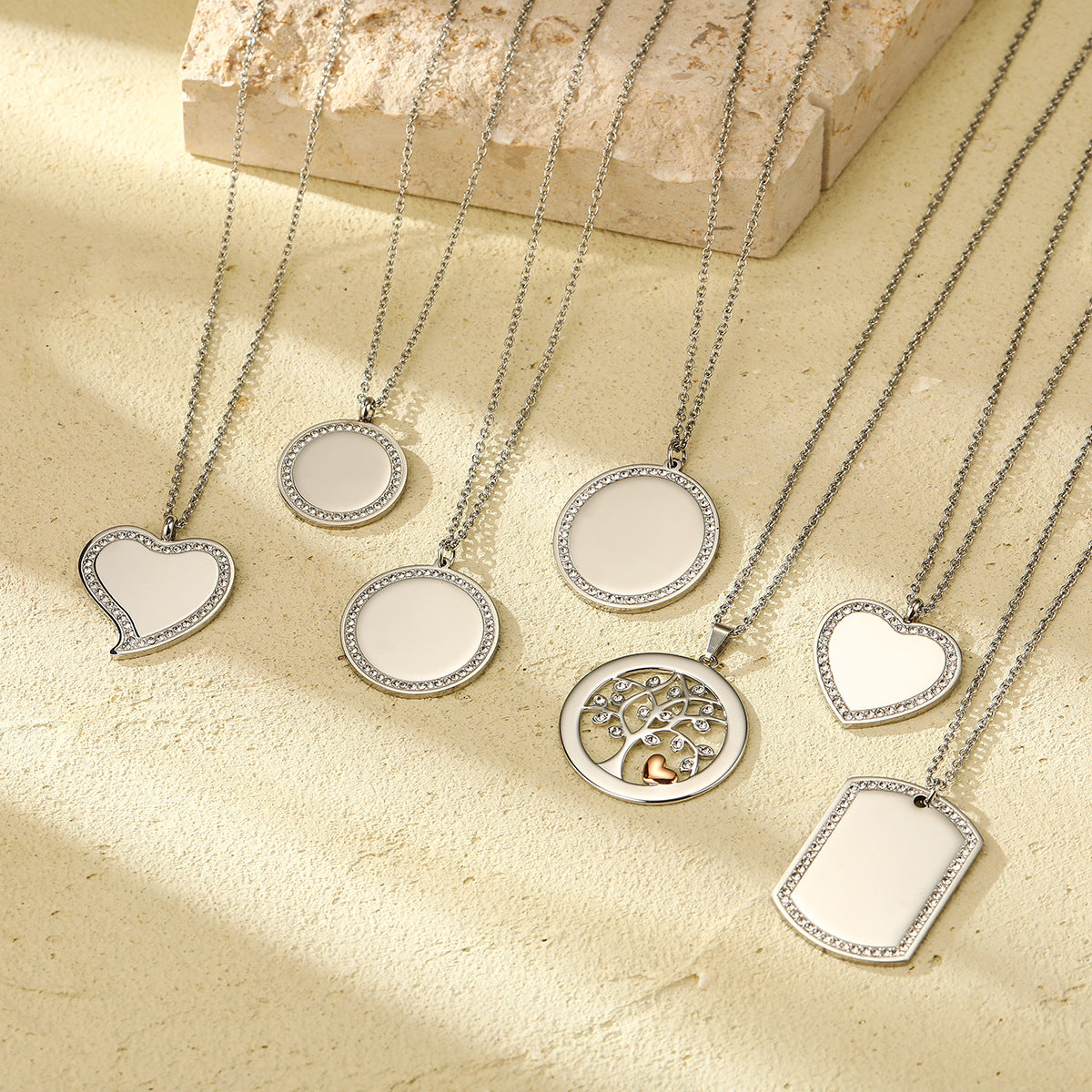 Stylish round Diamond Inlaid Stainless Steel Necklace Women Can Carve Writing Light Luxury Minority Gold Plated Embellished Ornament