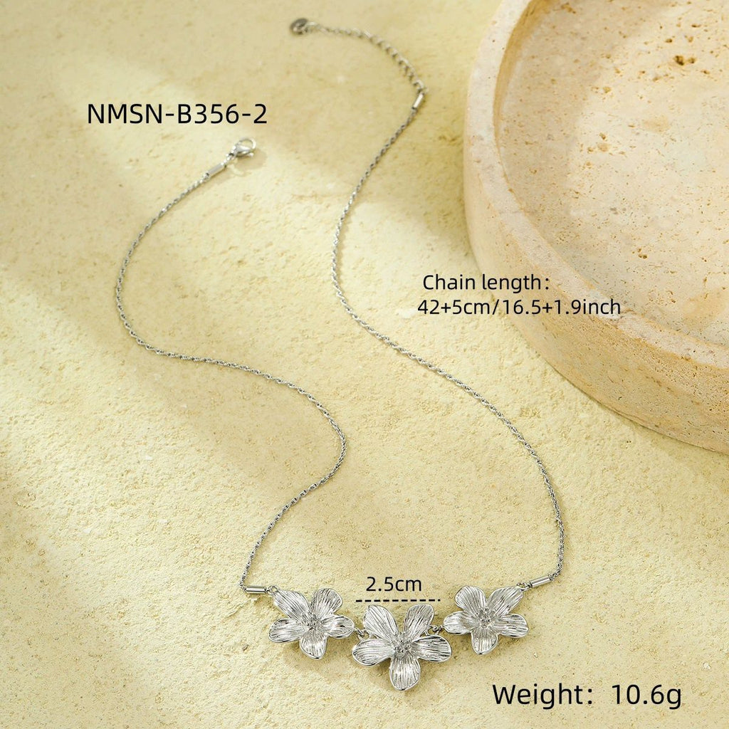 Light Luxury Necklace Fashionable Floral Clavicle Chain Small Fresh High Grade Embellished Necklace Necklace Women