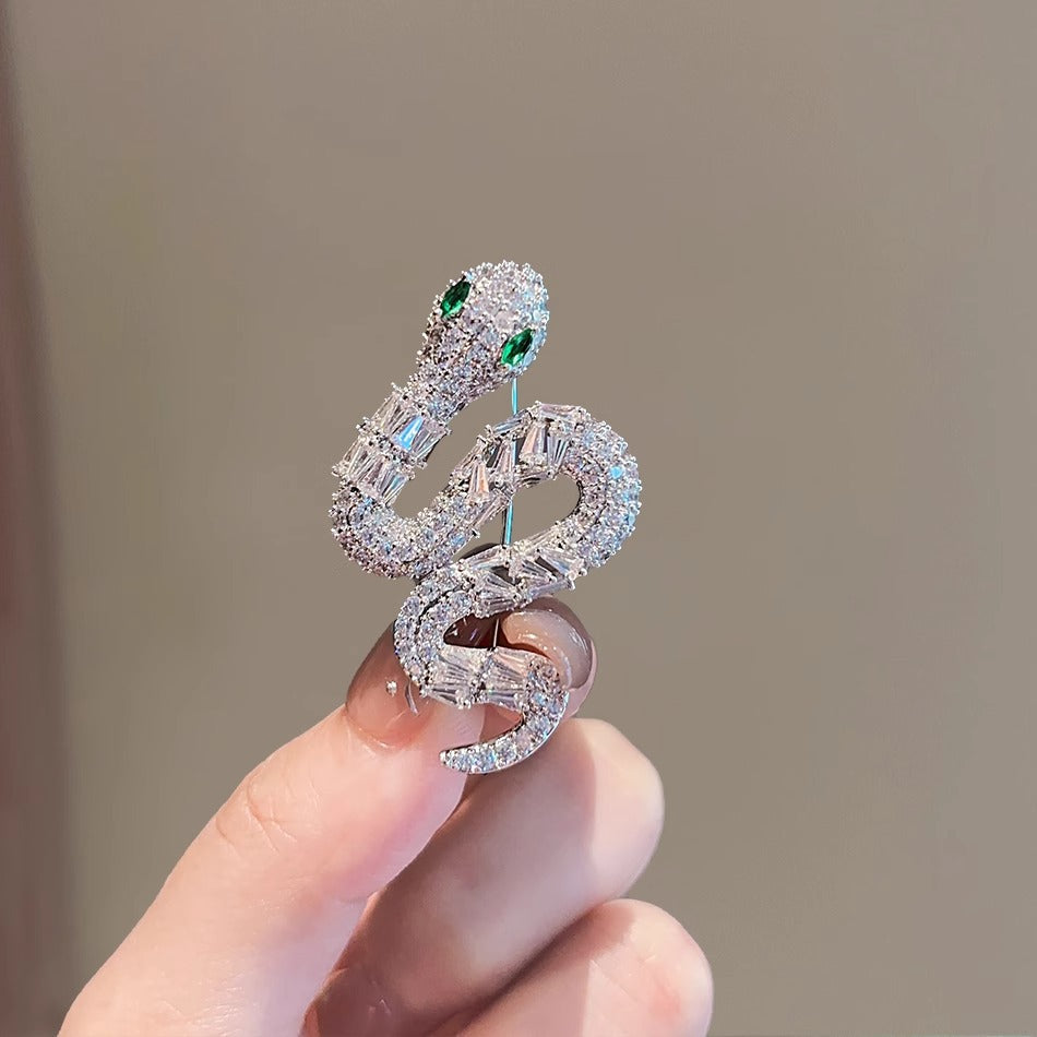 Special Interest Design Green Eyes Snake Brooch Women High Sense Clothes Accessories Pin Corsage