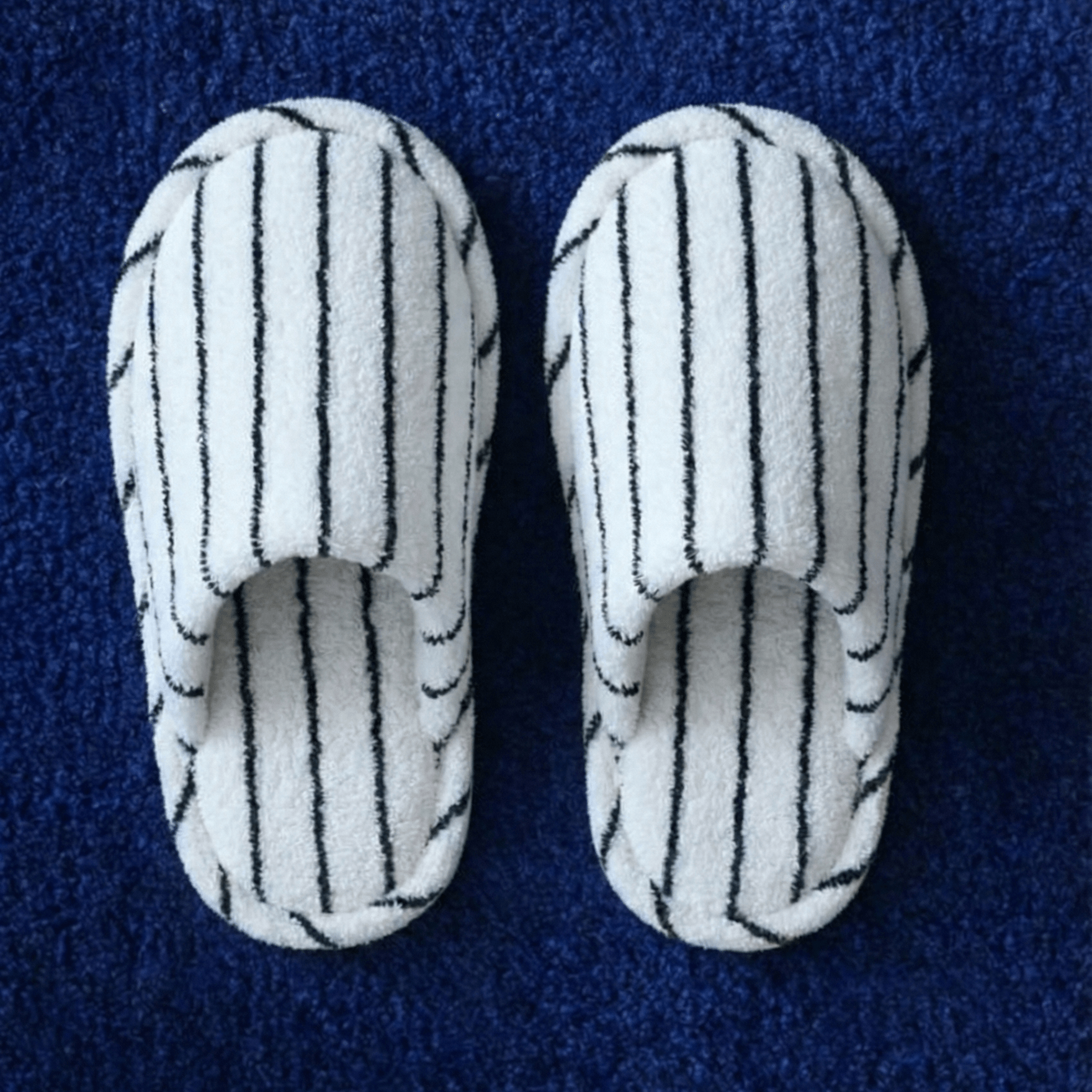 Thin Striped House Slippers / White