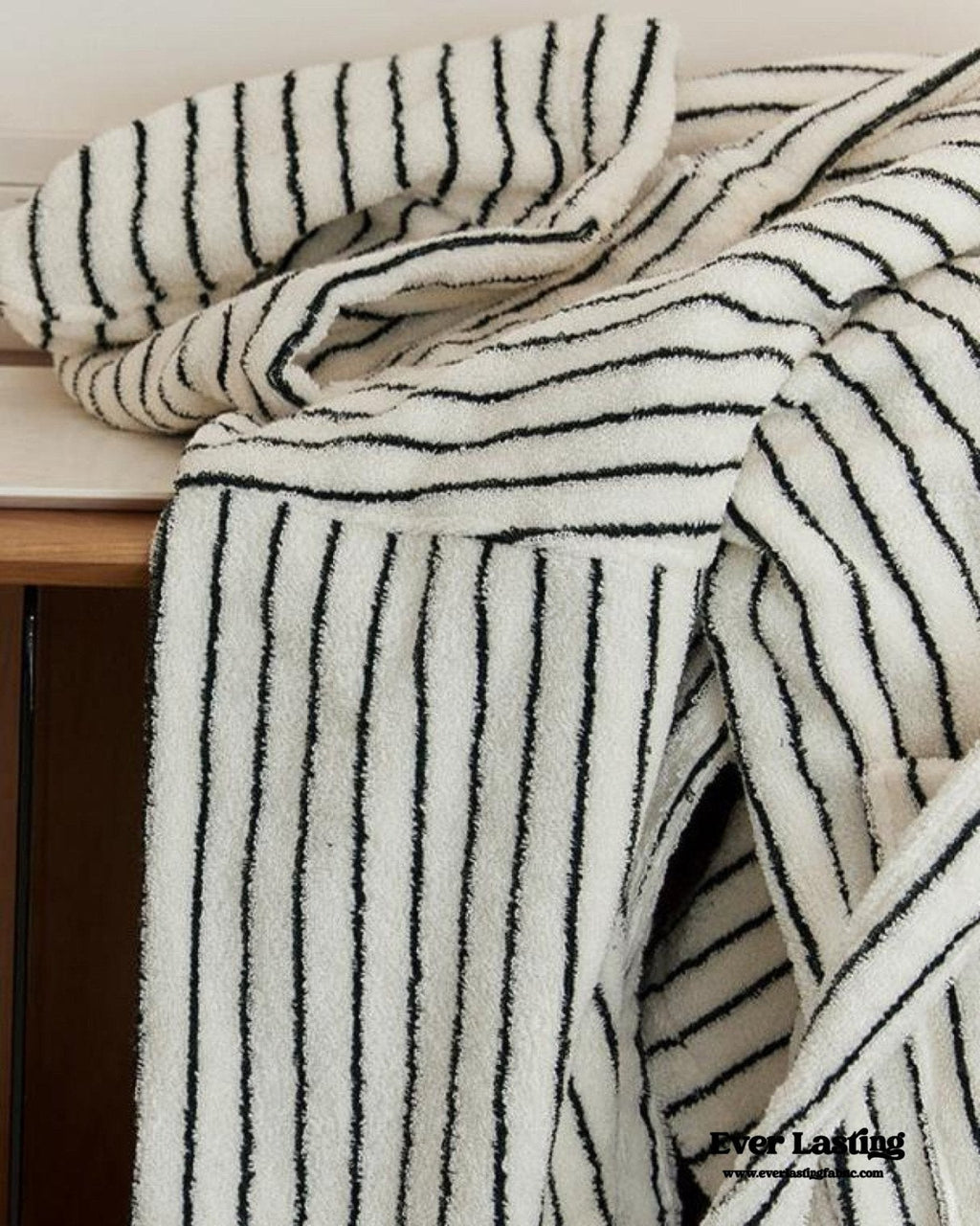 Minimalist Thin Striped Hooded Bathrobe