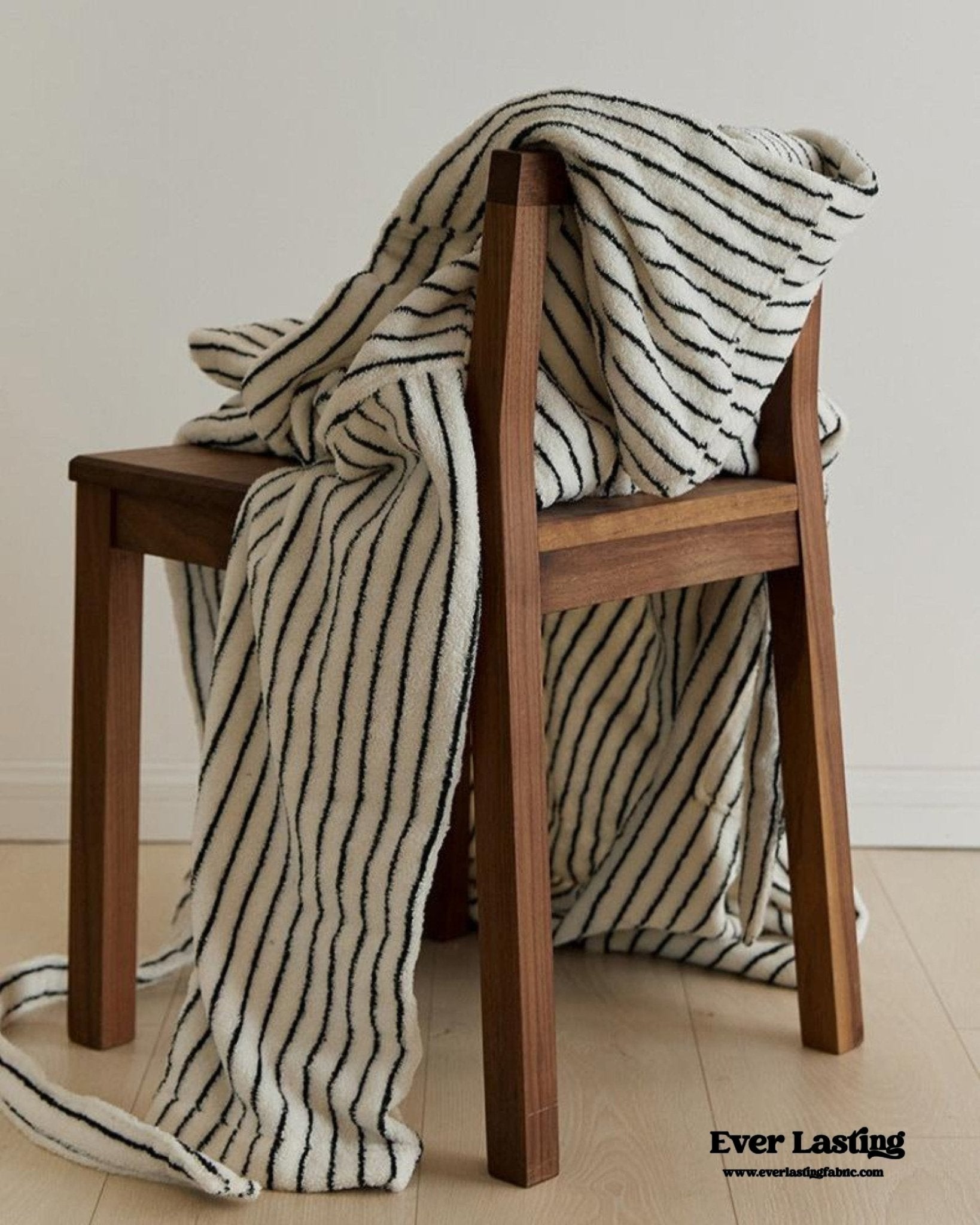 Minimalist Thin Striped Hooded Bathrobe