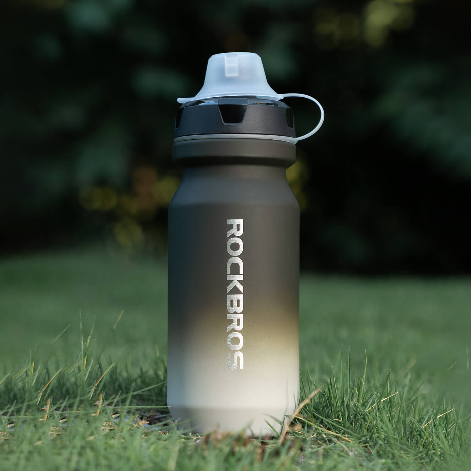 Bike Water Bottle with Soft-Touch Grip & Pull-Top Lid - 600/750ml