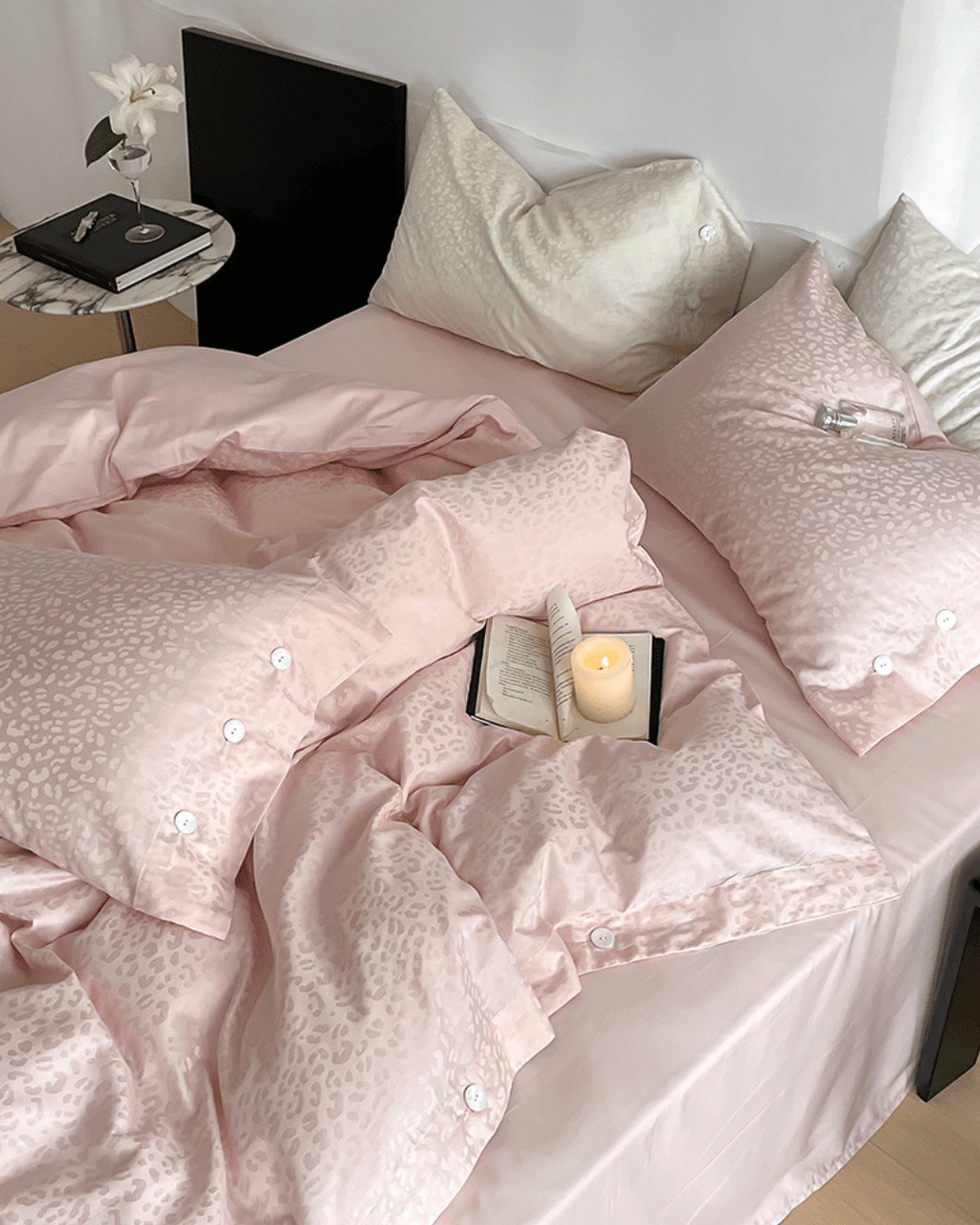 Silky Leopard Buttoned Bedding Set / Baby Pink