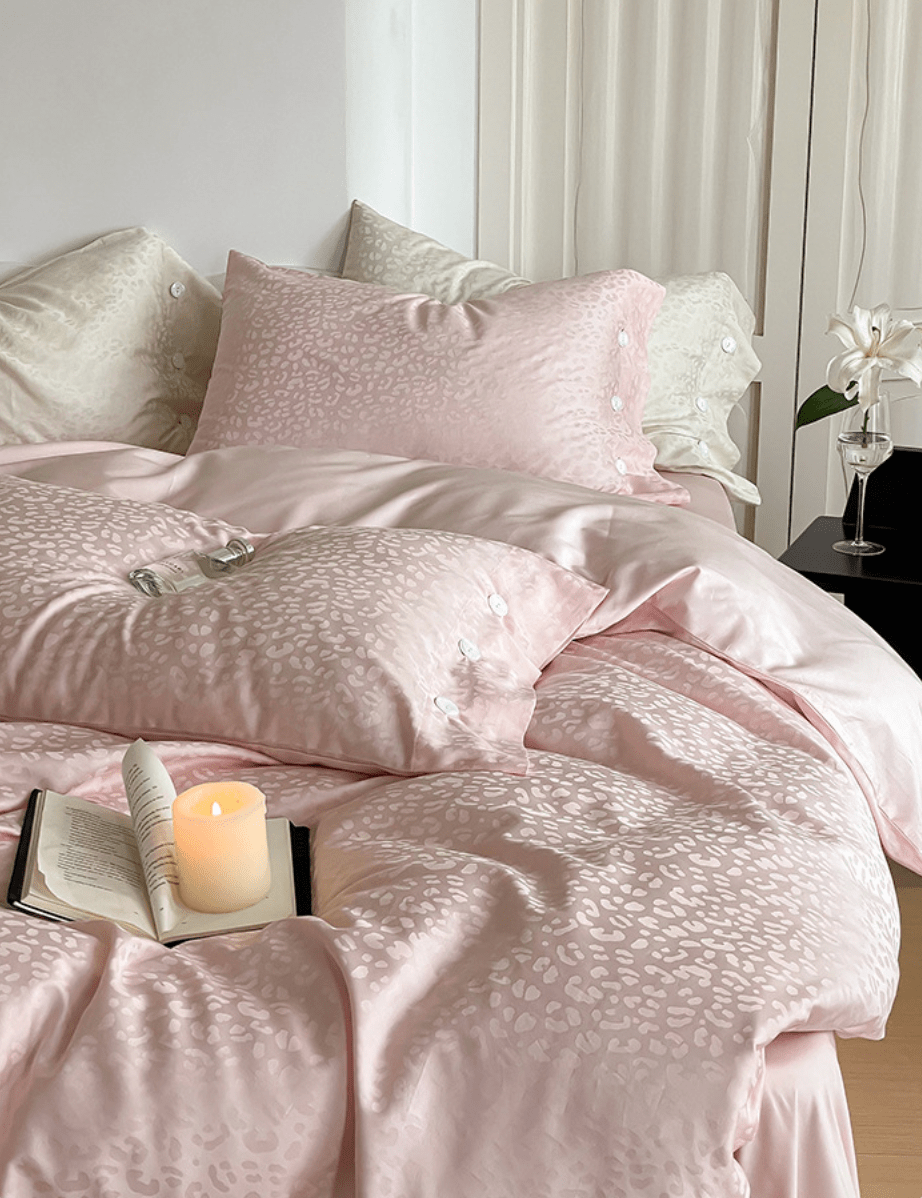 Silky Leopard Buttoned Bedding Set / Baby Pink