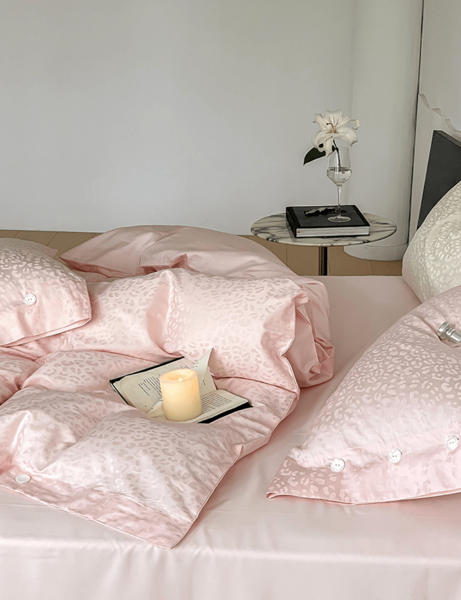 Silky Leopard Buttoned Bedding Set / Baby Pink