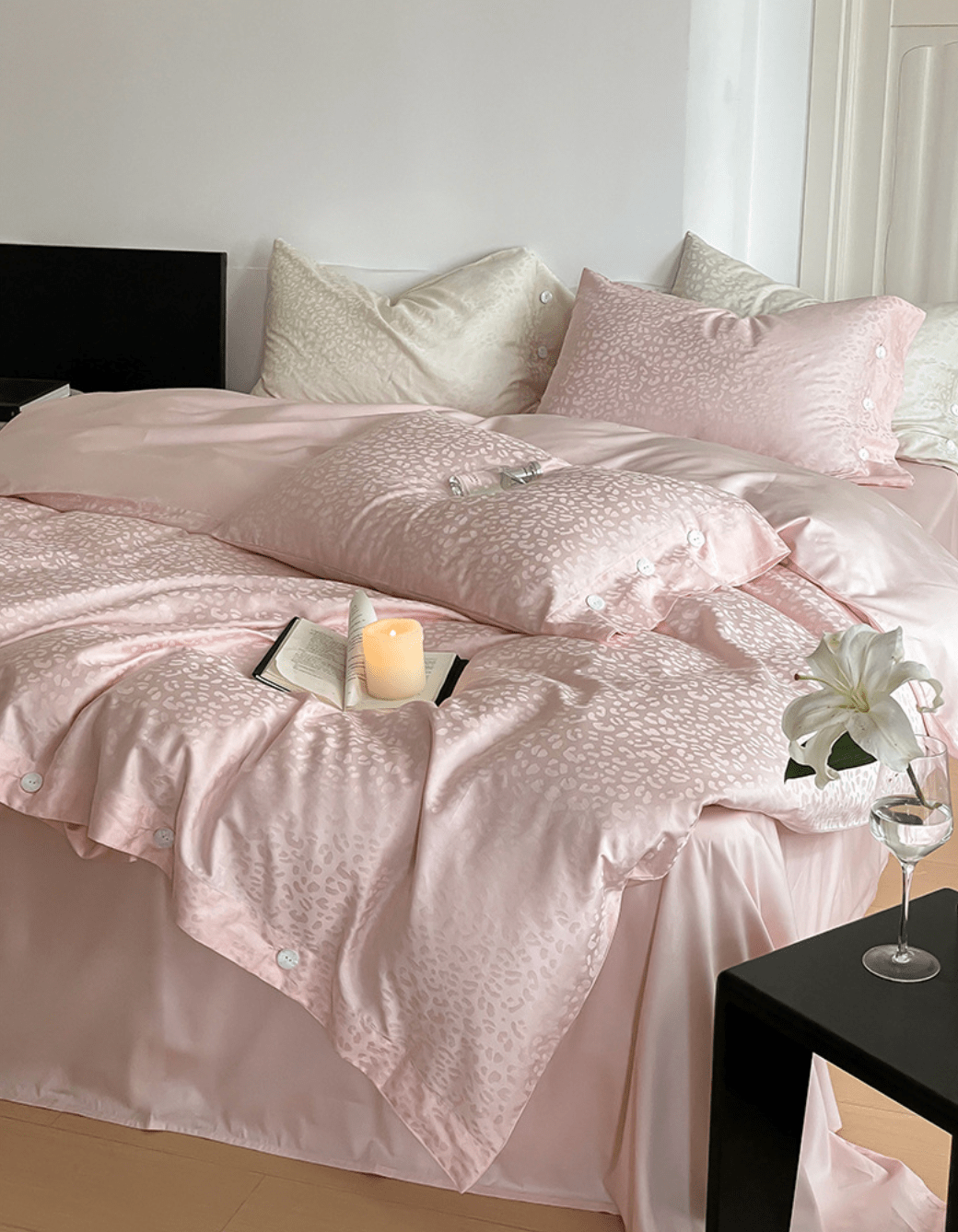 Silky Leopard Buttoned Bedding Set / Baby Pink